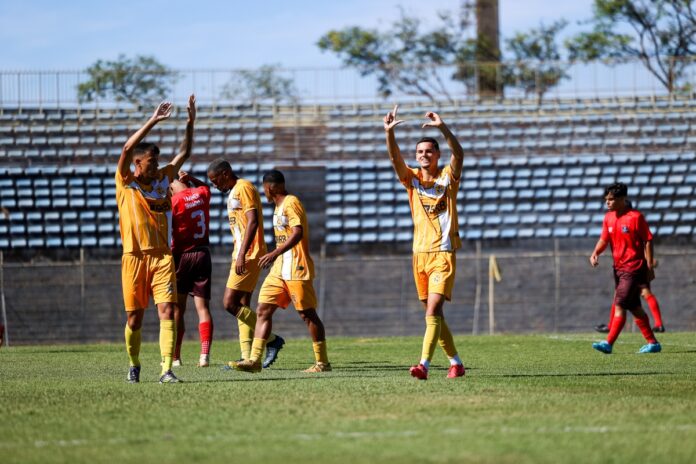 brasiliense-goleia-o-candango-e-volta-a-lideranca-no-candangao-sub-20