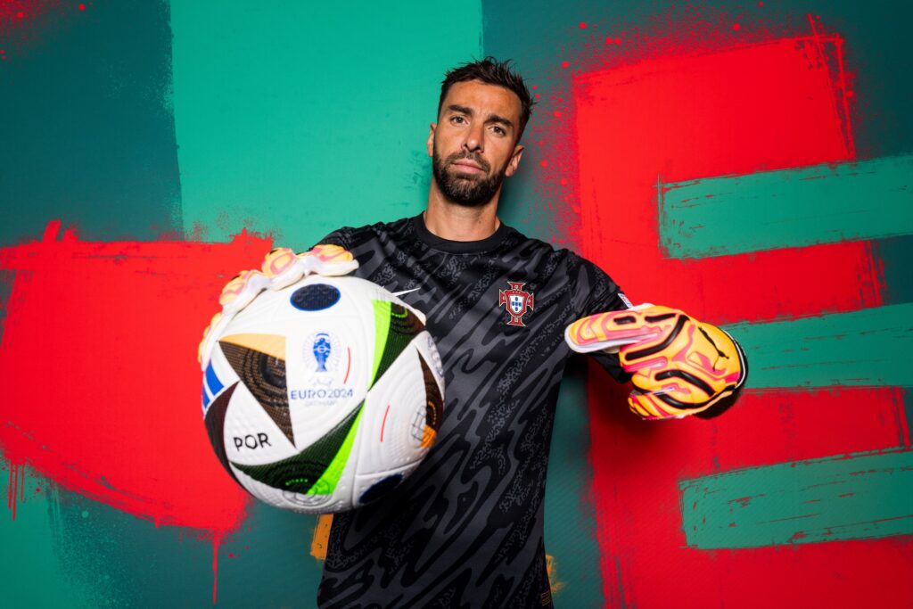 al-ain-contrata-goleiro-campeao-da-eurocopa-e-nations-para-o-mundial
