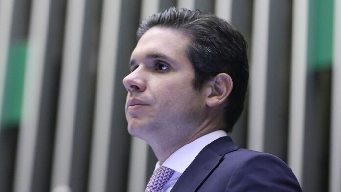 “decisao-judicial-tem-que-ser-cumprida”,-diz-hugo-sobre-zambelli