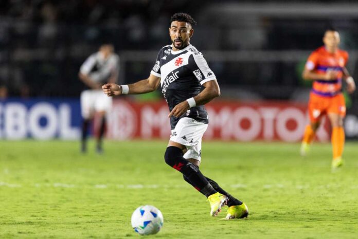 vasco-anuncia-a-rescisao-de-contrato-do-meia-dimitri-payet