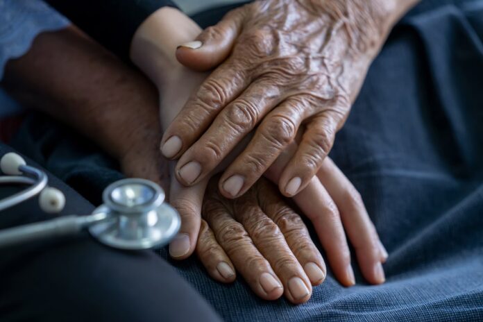 parkinson:-estudo-relaciona-bacterias-na-boca-a-perda-cognitiva