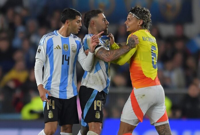 richard-rios-e-otamendi-discutem-apos-jogo:-“voce-esta-velho”.-assista