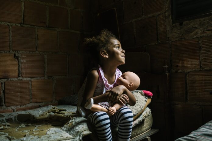 criancas-mais-pobres-envelhecem-mais-rapido,-alerta-estudo