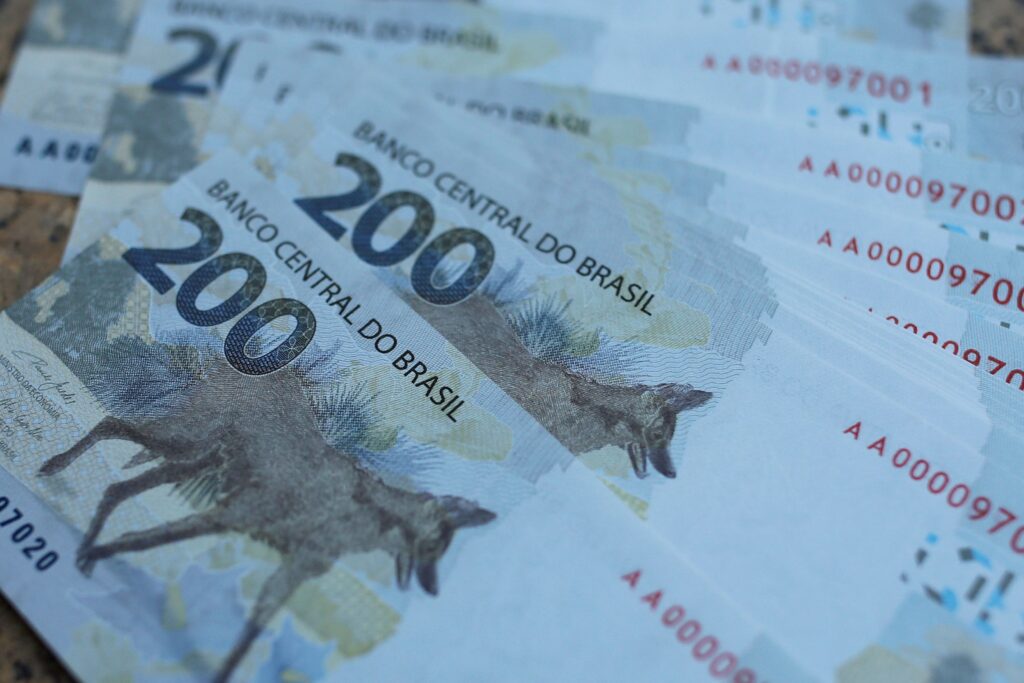taxas-longas-sobem-apos-medidas-fiscais-do-governo-e-jogo-duro-do-congresso
