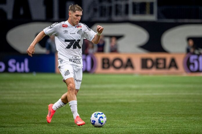com-gol-nos-acrescimos,-santos-vence-fortaleza-e-deixa-o-z-4