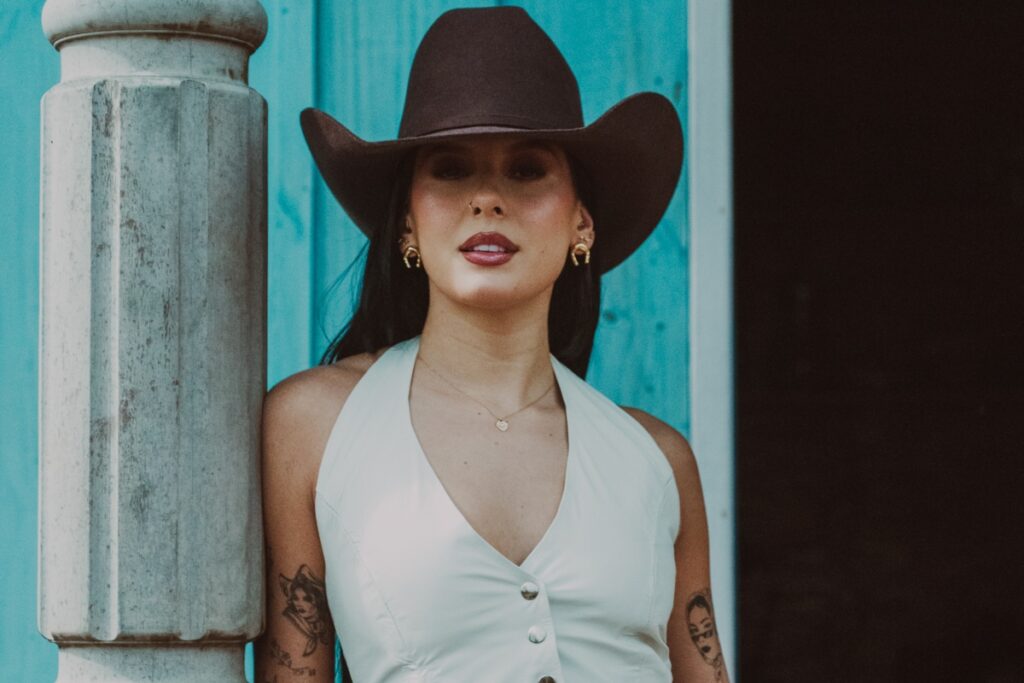 ana-castela-lanca-clipe-romantico-‘rodeio-no-texas’