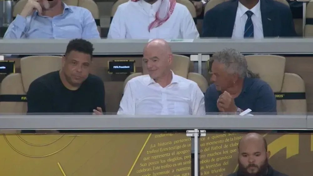 ronaldo-se-junta-a-demais-personalidades-para-abertura-do-mundial