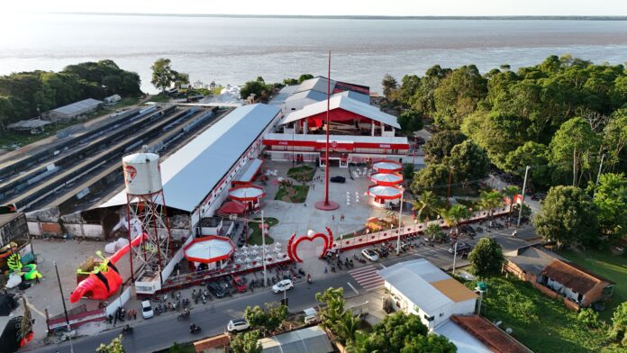 festival-de-parintins-2025:-conheca-as-“casas”-de-caprichoso-e-garantido