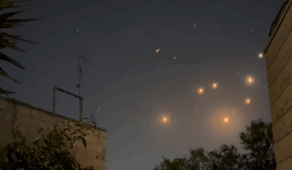 servico-de-emergencia-registra-impacto-de-foguetes-no-centro-de-israel