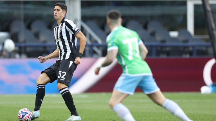 botafogo-leva-susto-do-seattle-sounders,-mas-estreia-com-vitoria-no-mundial