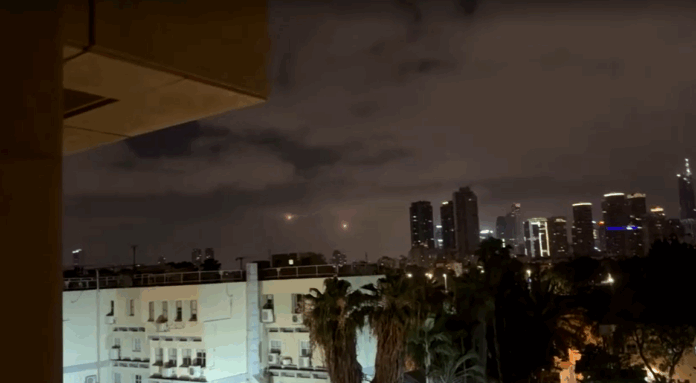 tres-pessoas-sao-mortas-em-ataques-de-misseis-iranianos-no-centro-de-israel