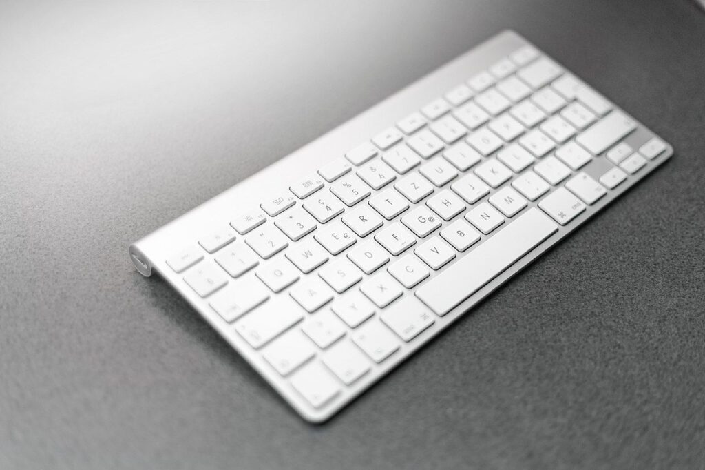 a-origem-do-qwerty:-por-que-o-teclado-que-usamos-nao-e-alfabetico?