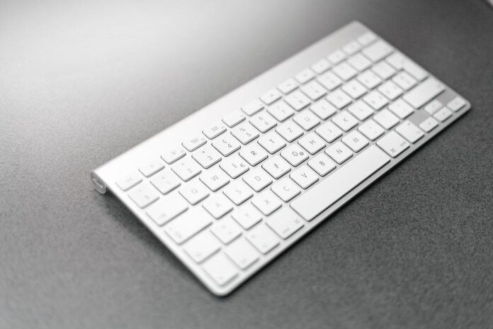 a-origem-do-qwerty:-por-que-o-teclado-que-usamos-nao-e-alfabetico?