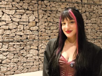 durante-evento-do-youtube,-cantora-pop-ariah-reflete:-“mulheres-devem-apoiar-mulheres”