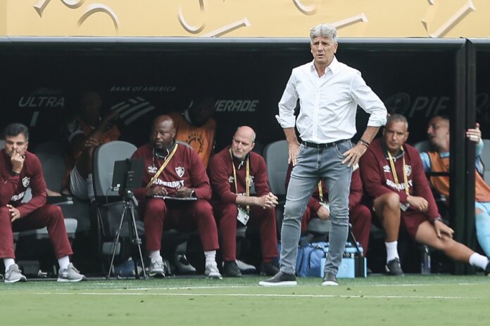 “nao-estou-surpreso”,-avalia-renato-gaucho-apos-boa-estreia-no-mundial