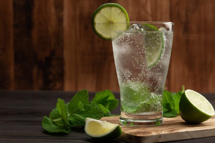 o-que-acontece-com-seu-corpo-se-voce-so-beber-agua-com-gas-todo-dia