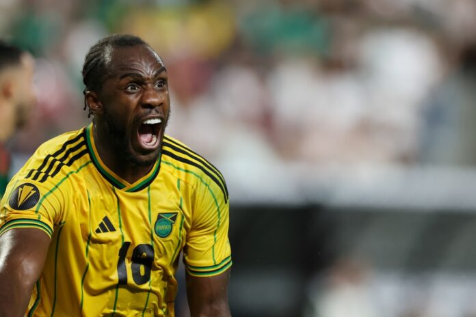 estrela-do-west-ham-volta-a-jogar-seis-meses-apos-grave-acidente