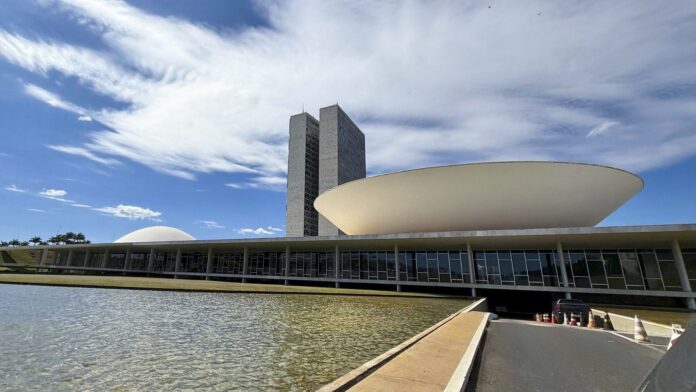 foco-de-criticas,-mp-de-taxacoes-recebe-mais-de-600-sugestoes-de-emendas