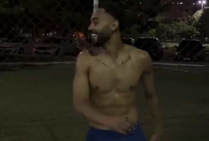 video:-matheus-cunha,-da-selecao-e-united,-joga-pelada-em-joao-pessoa