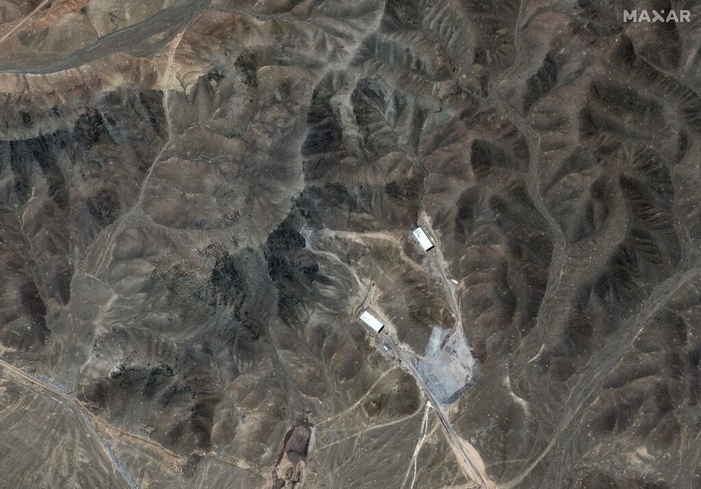 ira-afirma-que-israel-atacou-reator-de-agua-pesada