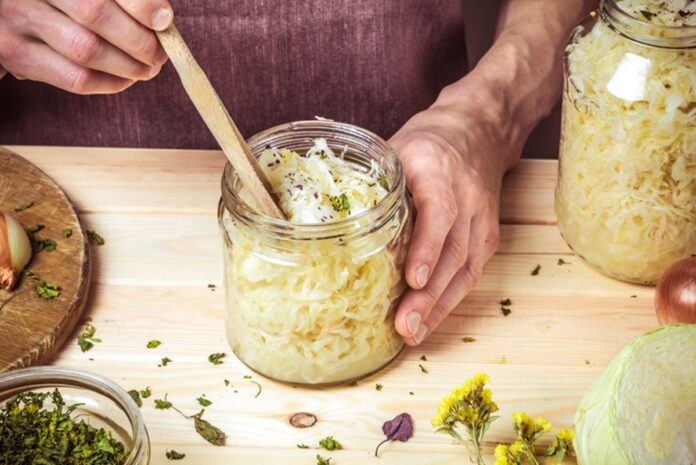 por-que-voce-deveria-comer-chucrute-e-outros-alimentos-fermentados