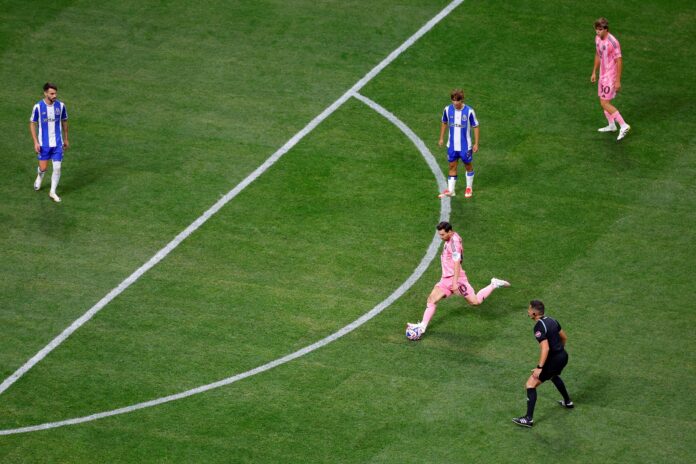 inter-miami-vence-porto-de-virada-com-golaco-de-messi.-assista