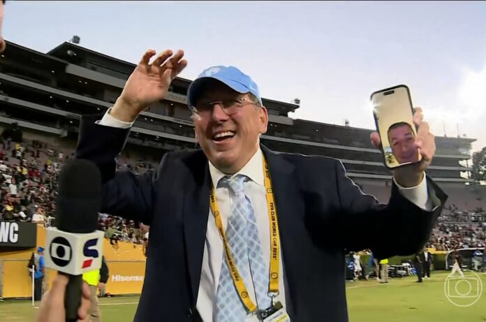 john-textor-se-declara-ao-brasil-apos-vitoria-do-botafogo-contra-o-psg