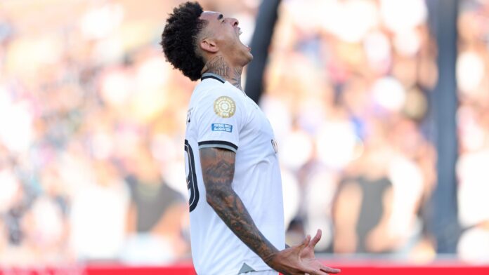 “para-todo-o-brasil”:-dono-do-botafogo-celebra-vitoria-epica-sobre-o-psg