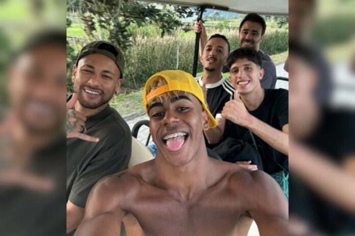 video:-neymar-leva-yamal-para-passeio-em-carrinho-de-golfe-no-rj