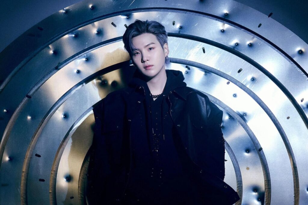 suga-conclui-servico-militar-e-membros-do-bts-vao-se-reunir