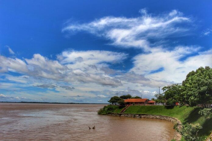 festival-de-parintins-2025:-como-chegar-a-cidade-de-caprichoso-e-garantido