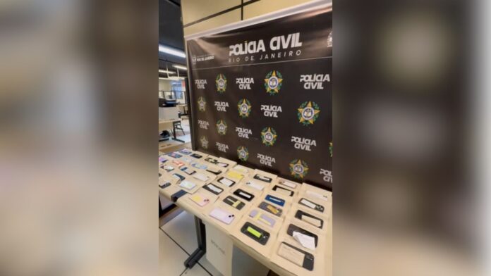 operacao-da-policia-do-rio-intima-usuarios-de-celulares-roubados