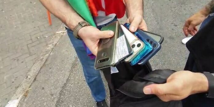 policiais-disfarcados-prendem-8-e-recuperam-24-celulares-na-parada-lgbt+