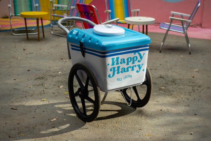 happy-harry-distribuira-picoles-aos-atletas-do-metropoles-endurance