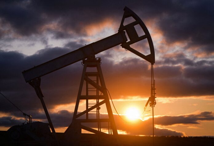 petroleo-amplia-perdas-em-meio-a-cessar-fogo-instavel-entre-israel-e-ira