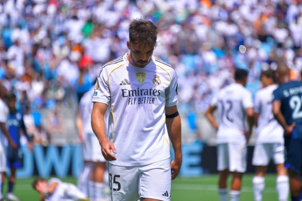 zagueiro-do-real-madrid-pede-desculpas-apos-erros-no-mundial