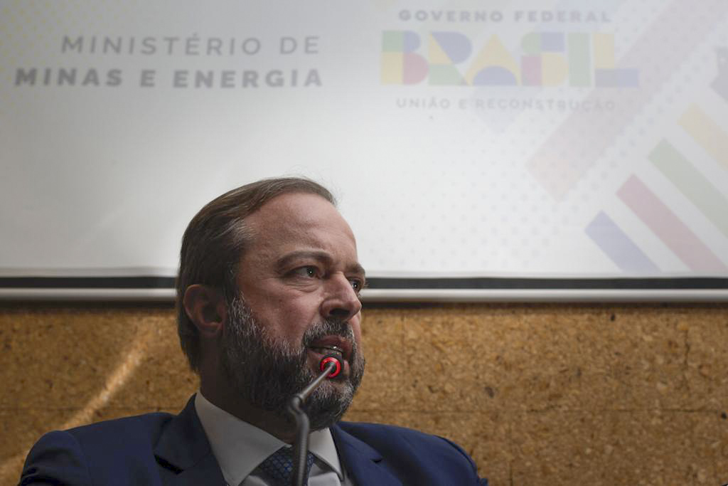 mais-etanol-na-gasolina-possibilita-baixar-os-precos,-diz-ministro