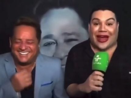 leonardo-reage-com-bom-humor-ao-ver-reporter-usando-batom-vermelho