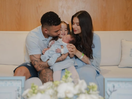 gabriel-jesus-e-raiane-lima-anunciam-nascimento-do-segundo-filho,-daniel