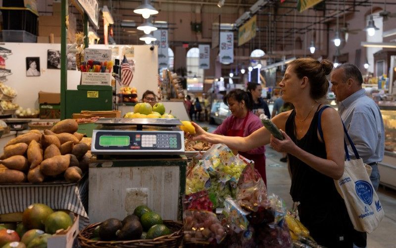 gastos-dos-consumidores-dos-eua-tem-queda-inesperada-em-maio