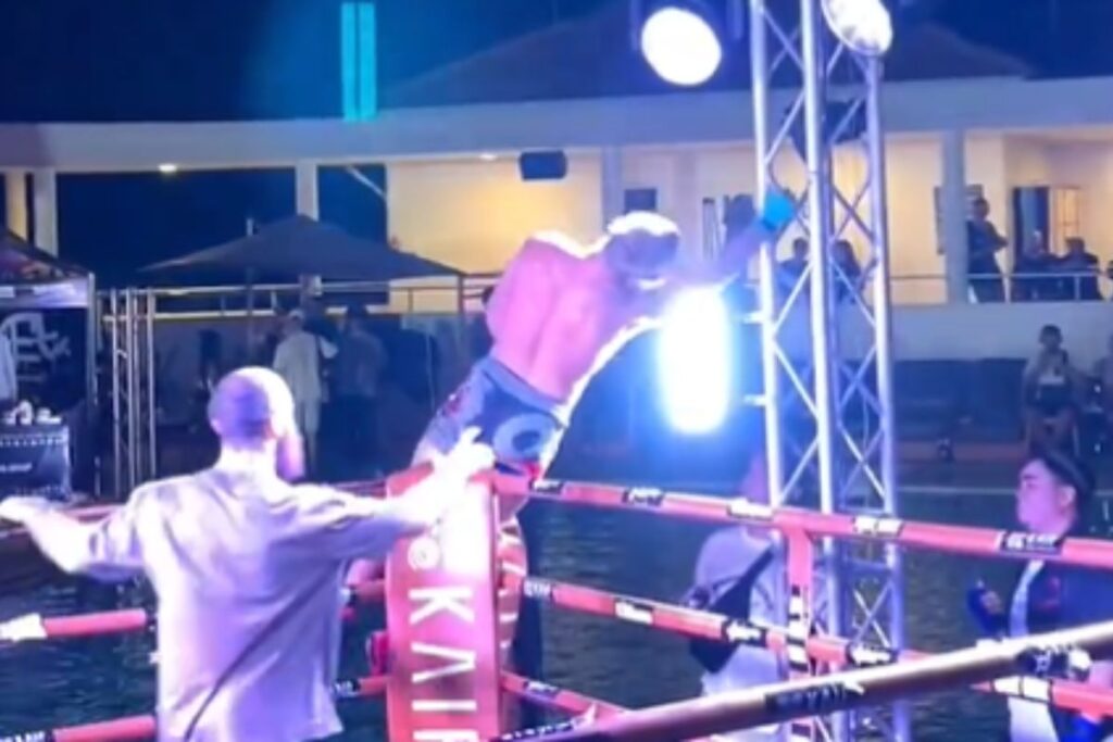video:-lutador-leva-choque-apos-vitoria,-sai-nadando-e-surpreende-web