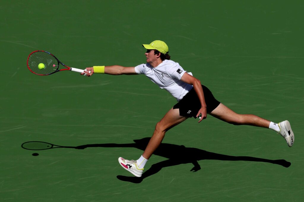 video:-na-grama-de-wimbledon,-joao-fonseca-treina-com-alcaraz