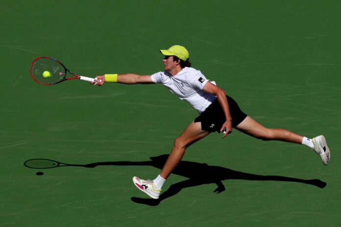 video:-na-grama-de-wimbledon,-joao-fonseca-treina-com-alcaraz