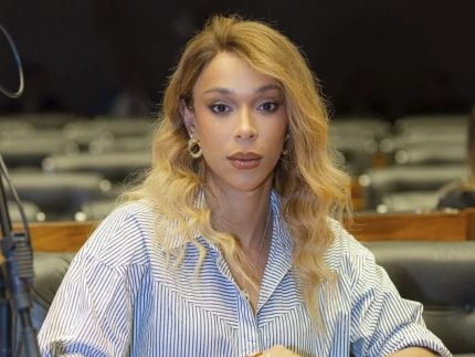 erika-hilton-volta-a-comentar-polemica-dos-maquiadores:-“fui-ingenua”