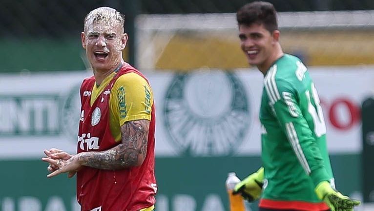 michel-bastos-relembra-briga-do-palmeiras-com-roger-guedes:-“ele-mereceu”
