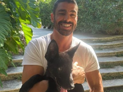 caua-reymond-apresenta-seu-novo-doguinho-nas-redes-sociais,-batizado-de-batman