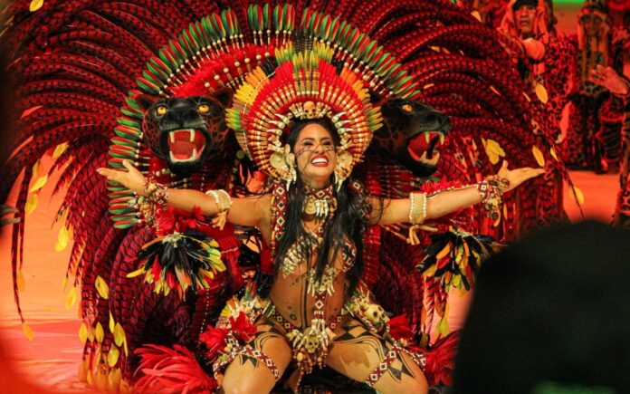 isabelle-brilha-no-desfile-do-boi-garantido