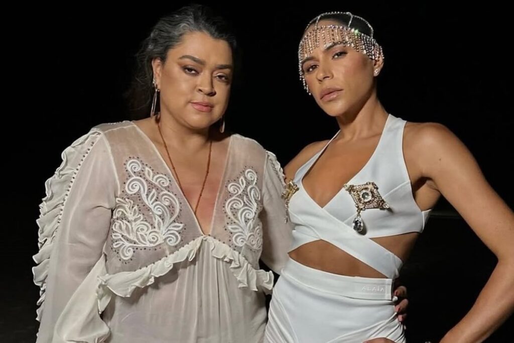 irma-de-preta-gil-aparece-completamente-nua-em-foto-tirada-em-ibiza