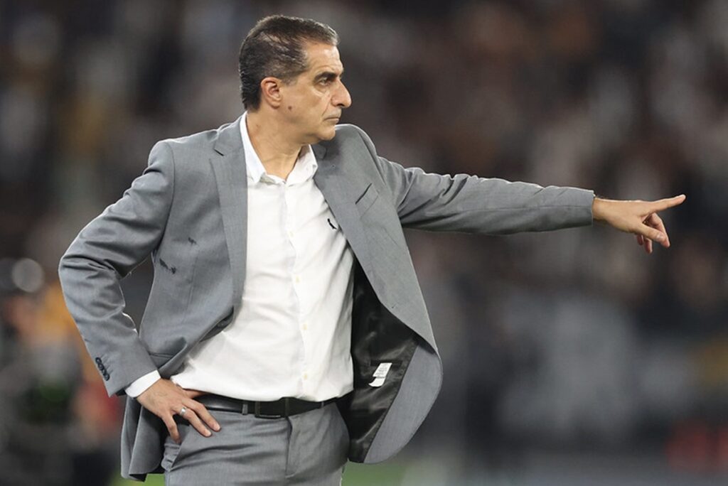 apos-eliminacao-na-copa-de-clubes,-renato-paiva-e-demitido-do-botafogo