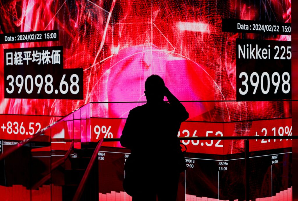 bolsas-asiaticas-fecham-mistas-apos-pmi-chines-e-com-tarifas-no-radar